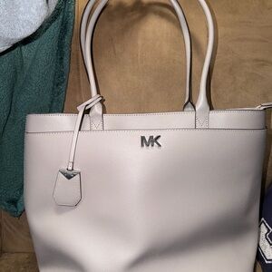 Michael Kors Maddie Large Crossgrain Leather Tote Light Gray Tote Bag